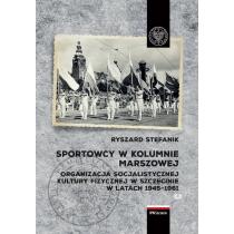 sportowcy w marszowej kolumnie