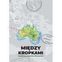 między kropkami